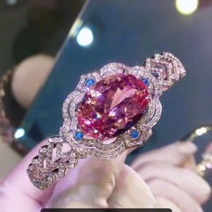 - Gorgeous oval cut pink amethyst Swarovski elements NEW bracelet